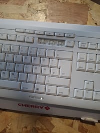 Bezdrôtová súprava klávesnice a myši CHERRY Stream Desktop Recharge, biela, nemecká lokalizácia — vypadnuté 3 klávesy + (stav: pozri 2. obrázok) 3