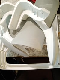 Scaun de birou ergonomic Farini cu roți, tetieră și cotiere rabatabile — o mică ruptură pe șezut (stare: vezi poza a 2-a) 4