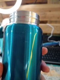 ion8 Rozsdamentes Acél Kulacs 600 ml Aqua, Szivárgásmentes Flip Fedél, Egykezes Nyitás — karcos és horpadt alj (állapot: lásd a 2. képet) 4