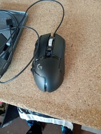 Mouse de gaming cu fir Logitech G502 HERO, negru, 25600 DPI, iluminare RGB, 11 butoane programabile, utilizat 4