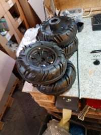 Quad electric pentru copii Feber Quad Boxer 12V – defect, funcționează parțial: lipsesc piese, motor de antrenare suspendat (stare: vezi a doua imagine) 3