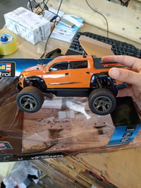 Mașină cu telecomandă Revell Control 24456 RC Truggy VW Amarok — defectă, funcționează parțial: nu virează la stânga (stare: vezi a doua fotografie) 3