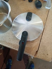 Fissler Vitaquick Premium gyorsfőző 4,5 L (Ø 22 cm), rozsdamentes acél, 2 főzési fokozat — karcos felület (állapot: lásd a 2. képet) 3