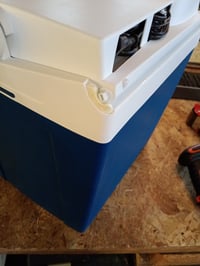 Ladă frigorifică electrică Mobicool ME24, 23 L, 12V/230V, albastru, cu ventilator dublu, pentru mașină și — colț superior rupt (stare: vezi a 2-a imagine) 2