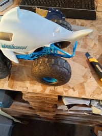 Monster Jam Megalodon Storm RC obojživelné autíčko na diaľkové ovládanie s dizajnom žraloka, mierka 1:15, funguje na súši aj vo vode, od 4 rokov 3