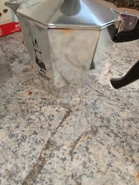 Cafetieră Bialetti Moka Express, 6 cești, aluminiu, espressor pentru aragaz, design italian, stare utilizată 6