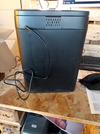 Amazon Basics Keresztvágó Iratmegsemmisítő 12 lap 22,7 L — hibás, alkatrésznek: nem kapcsol be, nem működik (állapot: lásd a 2. képet) 3