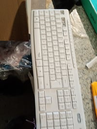 Bezdrôtová súprava klávesnice a myši Logitech MK295 Silent Touch, nano USB — chýbajú 3 klávesy (stav: pozri 2. obrázok) 3