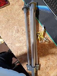 Aspersor rotativ pentru grădină Ribimex Ribiland cu suport metalic, sector 0-360°, înălțime 62-99 cm, acoperire 500 m², cu trepied 2