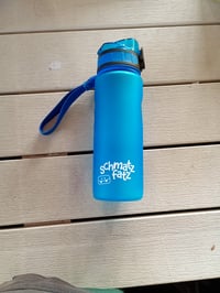 Detská fľaša na vodu schmatzfatz 500 ml, modrá, nepriepustná, bez BPA, so sitkom na ovocie, na šport a — používaná (stav: pozri 2. obrázok) 3