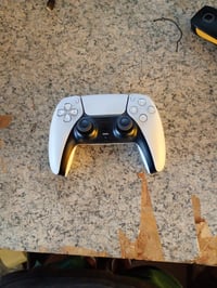 Controler wireless Sony DualSense alb pentru PS5 – defect, funcționează parțial: joystick-urile analogice trag într-o parte (stare: vezi imaginea a 2-a) 2
