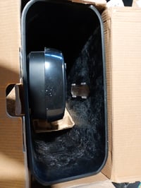 Distrugător de documente Hama ClassicS61, Nivel de securitate P2/T2/E2, Tăiere în fâșii, Coș de gunoi de 8 litri, Negru, Utilizat 2