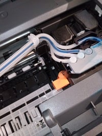 Imprimantă multifuncțională HP Smart Tank 7005 cu rezervor de cerneală — defectă, pentru piese: cap de imprimare blocat, cerneală scursă (stare: vezi a 2-a imagine) 4