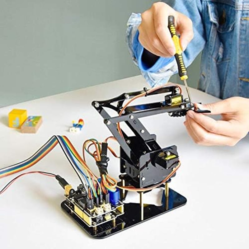 KEYESTUDIO 4DOF Robot Autó Kit Arduino Szenzorral Okostelefon Vezérléssel