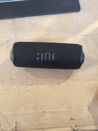 JBL Flip 7 prijenosni Bluetooth zvučnik crni IP68 vodootporan Auracast AI — neispravan, djelomično radi: tihi bas (stanje: vidi 2. sliku) 2