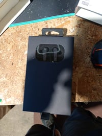 Bezdrôtové slúchadlá JBL Live Pro 2 TWS — chybné, čiastočne funkčné: Pravé slúchadlo hrá tichšie (stav: pozri 2. obrázok) 2