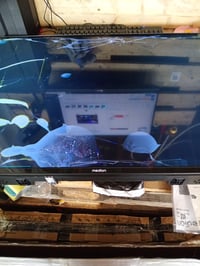 Televizor Smart Medion MD 843601, 43 inchi (108 cm), QLED 4K, VIDAA, Dolby Vision — defect, pentru piese: ecran deteriorat (stare: vezi imaginea 2) 3