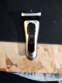 Aparat de ras electric pentru bărbați Braun Series 9 Pro+ 9517s, argintiu — defect, pentru piese: nu pornește/nu funcționează (stare: vezi a 2-a poză) 4
