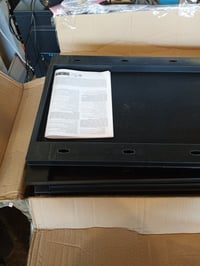 Keter Linear plastični vrtni ormar za odlaganje s pretincem za metle, crno-sivi, 68x39x173 cm, 2 vrata, 3 police, plave ručke 2