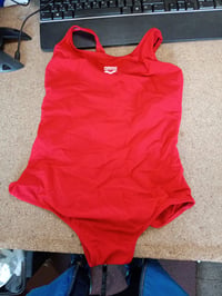 Costum de baie întreg pentru femei Arena Dynamo R, mărimea 36, roșu, material Maxfit Eco cu uscare rapidă, rezistent la clor și apă sărată, protecție UV UPF 50+ 2