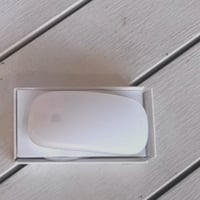 Apple Magic Mouse bežični Bluetooth miš, bijeli, Multi-Touch površina, USB-C punjenje, kompatibilan s Mac i iPad uređajima, punjiva baterija 2