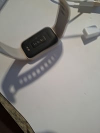 Inteligentný náramok Xiaomi Smart Band 9 Active v bielej farbe, 1,47" TFT displej, merač tepu, vodotesnosť 5ATM, 18-dňová výdrž batérie, používaný 3