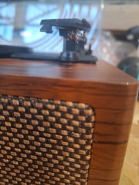 Mersoco Bluetooth Bakelit Lemezjátszó Beépített Hangszórókkal — hibás, alkatrésznek: működésképtelen készülék (állapot: lásd a 2. képet) 5