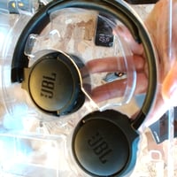 JBL Tune 660 BTNC Bluetooth slušalice s aktivnim poništavanjem buke, Pure Bass zvuk, crne - vidljivo korištene 2