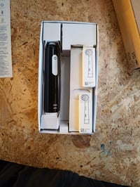 Električna četkica za zube Oral-B Pro Series 1 Plus crna, s 2 zamjenske glave (nedostaje 1 zamjenska glava — stanje: vidi 2. sliku) 2