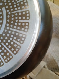 Fissler Essential Black aluminijska tava s keramičkim premazom 28 cm, bez PFAS/PTFE — oguljena boja na dnu i ogrebotine (stanje: vidi 2. sliku) 4