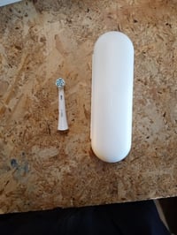Periuță de dinți electrică Oral-B iO Series 2 — cap de periuță, etui de călătorie 2