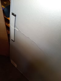 AmazonBasics magnetska bijela ploča s aluminijskim okvirom 120x90 cm - s držačem za markere — ploča je udubljena i zgužvana (stanje: vidi 2. sliku) 5