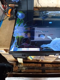 Televizor Smart Medion MD 843601, 43 inchi (108 cm), QLED 4K, VIDAA, Dolby Vision — defect, pentru piese: ecran deteriorat (stare: vezi imaginea 2) 2