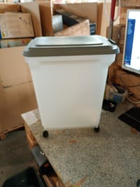 Iris Ohyama ATS-L hermetički spremnik za hranu za kućne ljubimce s kotačićima i lopaticom, 45 L / 15 kg — malo oštećenje ispod poklopca (stanje: vidi 2. sliku) 4