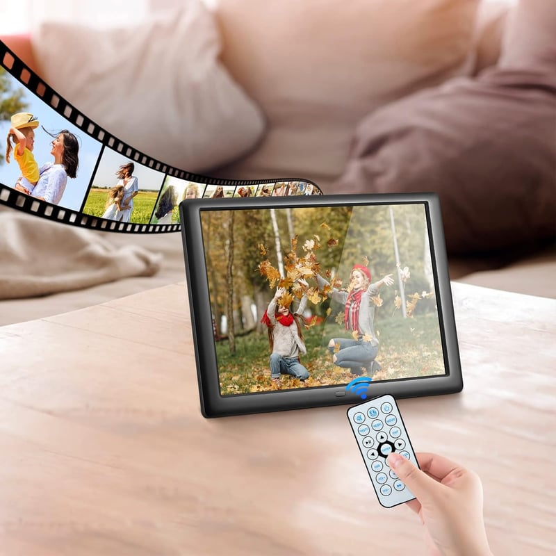 Yontwe 10" Digitális Képkeret 1280x800 Felbontással - Fotó/Videó/Zene Lejátszó, USB/SD Kártya, Távvezérlővel, Naptár és Ébresztő Funkcióval