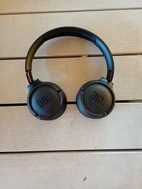 Bluetooth slúchadlá JBL Tune 520BT v čiernej farbe, 57-hodinová výdrž batérie, skladací dizajn, nabíjací kábel (stav: pozri 2. obrázok) 2