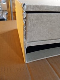 BIGSO BOX OF SWEDEN TED Suport pentru monitor – Stand pentru ecran bej cu 2 sertare și — ruptură de material în partea stângă (stare: vezi a 2-a imagine) 2