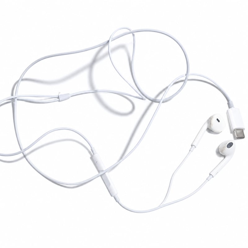 Slúchadlá Apple EarPods s konektorom USB-C, biele – použité, s viditeľnými známkami používania na reproduktorovej časti