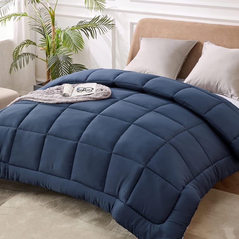 Bedsure Téli Paplan 240x220 - Meleg, Puha, Antiallergén Steppelt Takaró, Kék