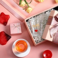 Patelai Mr and Mrs Arany Esküvői Pálinkás Pohár Szett - 2 db Elegáns Üveg Pohár Párnak, Nászajándék, Eljegyzési Ajándék, Évfordulóra, 60ml 4
