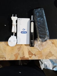 Periuță de dinți electrică Oral-B iO Series 3 Negru, tehnologie oscilant-rotativă, protecție pentru gingii, Bluetooth — fără cap de periaj (stare: vezi a 2-a imagine) 2