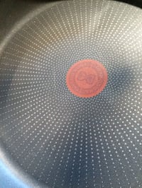 Nepriľnavá panvica Tefal Hard Titanium Essential C38806, 28 cm, s indikátorom teploty — Na povrchu je škrabanec (stav: pozri 2. obrázok) 3