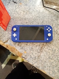 Consolă portabilă Nintendo Switch Lite albastră – defectă, pentru piese: nu se încarcă și nu pornește (stare: vezi imaginea 2) 2