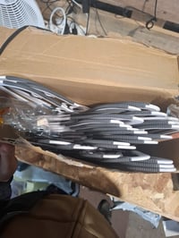 SONGMICS Plastične vješalice za odjeću, set od 28 komada, protuklizne, 0,5 cm tanke, širine 42 cm, prostorno učinkovite, bijelo-sive 5