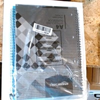 AmazonBasics A4 spiralni blok, 90 g/m², 70 listova, razne boje, pakiranje od 3 komada s bijelim listovima 4