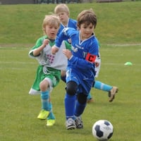 YINGLUOEU 4 db Színes Futball Kapitány Karszalag - Állítható Méretű Rugalmas Csapatkapitány Karszalag Különböző Labdajátékokhoz 3