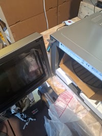 Cuptor cu microunde LG MH6535NBS cu grill, 25 L, 1000 W, Smart Inverter — defect, funcționează parțial: balamaua ușii este ruptă (stare: vezi a 2-a fotografie) 3