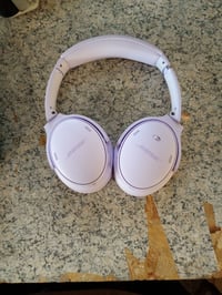 Bose QuietComfort Bluetooth zajszűrős vezeték nélküli fejhallgató mikrofonnal, Over-Ear, 24 órás akkumulátor, halvány lila, Limited Edition 3