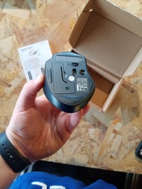 Ergonomická bezdrôtová USB myš AmazonBasics, nastaviteľné DPI, čierna – používaná 2