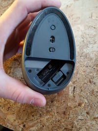 Logitech Lift vertikalni ergonomski miš, bežični, za dešnjake - grafitno siva — bez baterija (stanje: vidi 2. sliku) 4